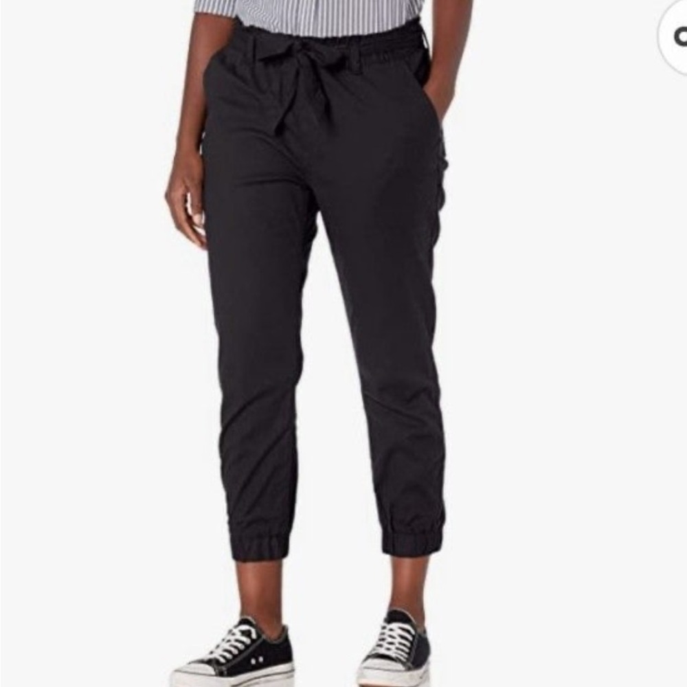 Levi’s Black Cropped Jogger Pant